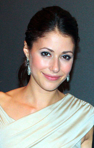 Amanda Crew